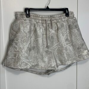 64. Size XL COMFRT Woodsy Patterned Sweat Shorts
